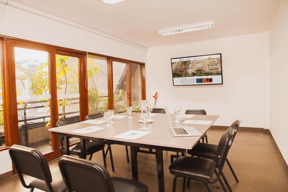 La Paz Apart Hotel Лима Екстериор снимка