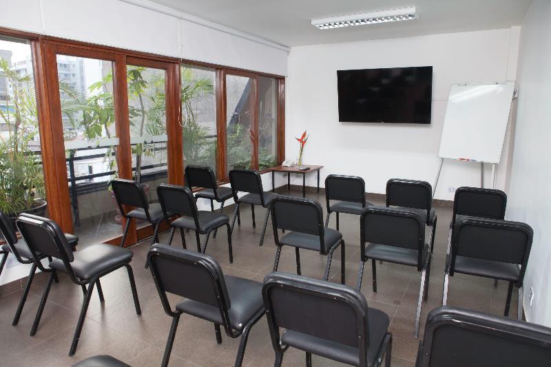 La Paz Apart Hotel Лима Екстериор снимка