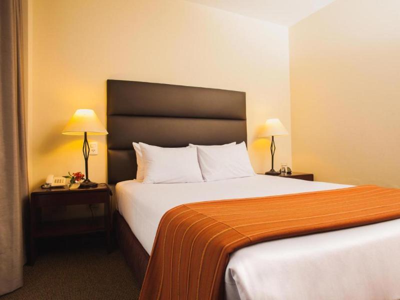 La Paz Apart Hotel Лима Екстериор снимка